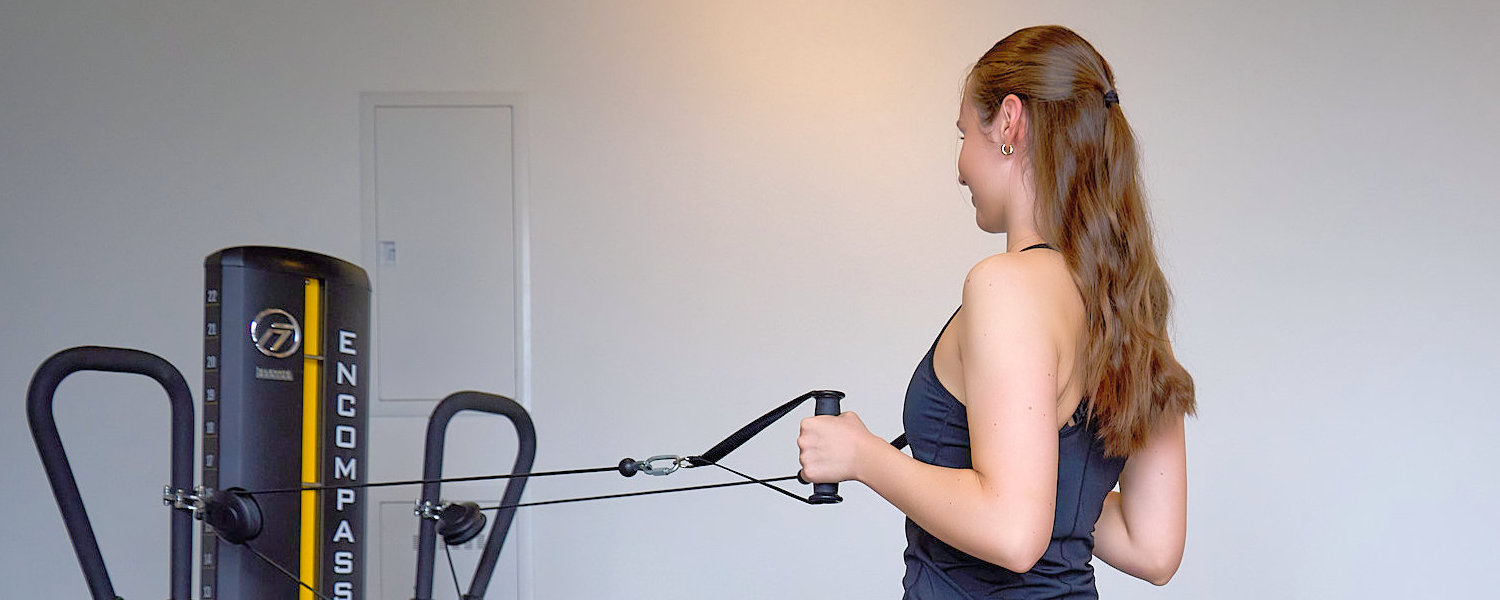 Krankengymnastik am Gerät bei Privatpraxis PROAKTIV Physiotherapie in Kirchzarten im Dreisamtal