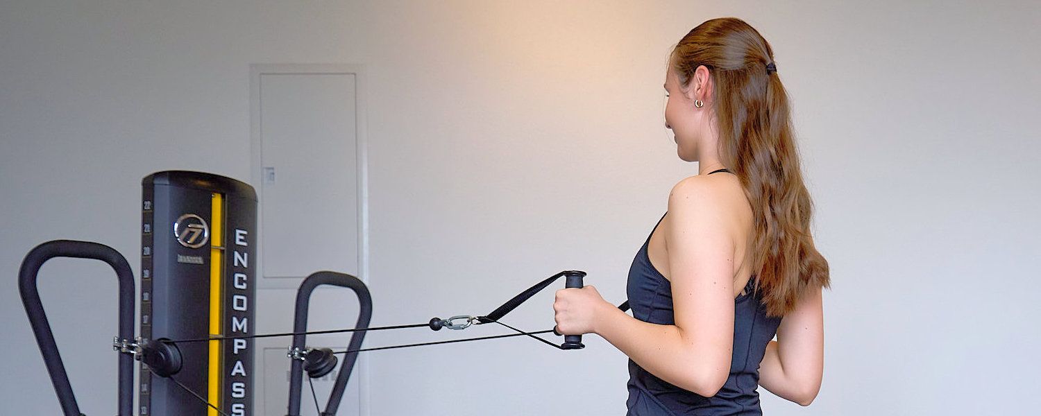 Krankengymnastik am Gerät bei Privatpraxis PROAKTIV Physiotherapie in Kirchzarten im Dreisamtal
