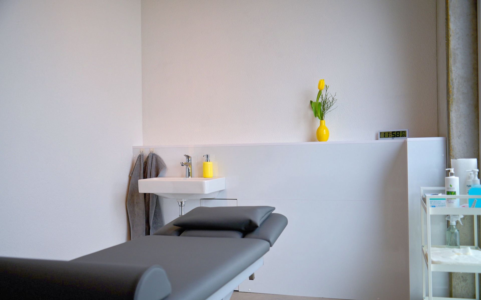 Therapieraum der Privatpraxis PROAKTIV Physiotherapie in Kirchzarten im Dreisamtal