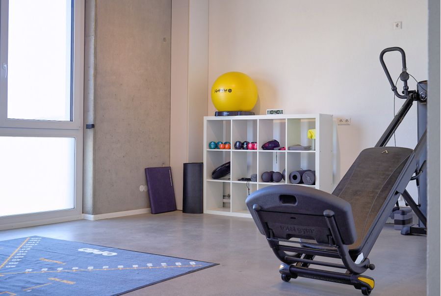 Krankengymnastik am Gerät